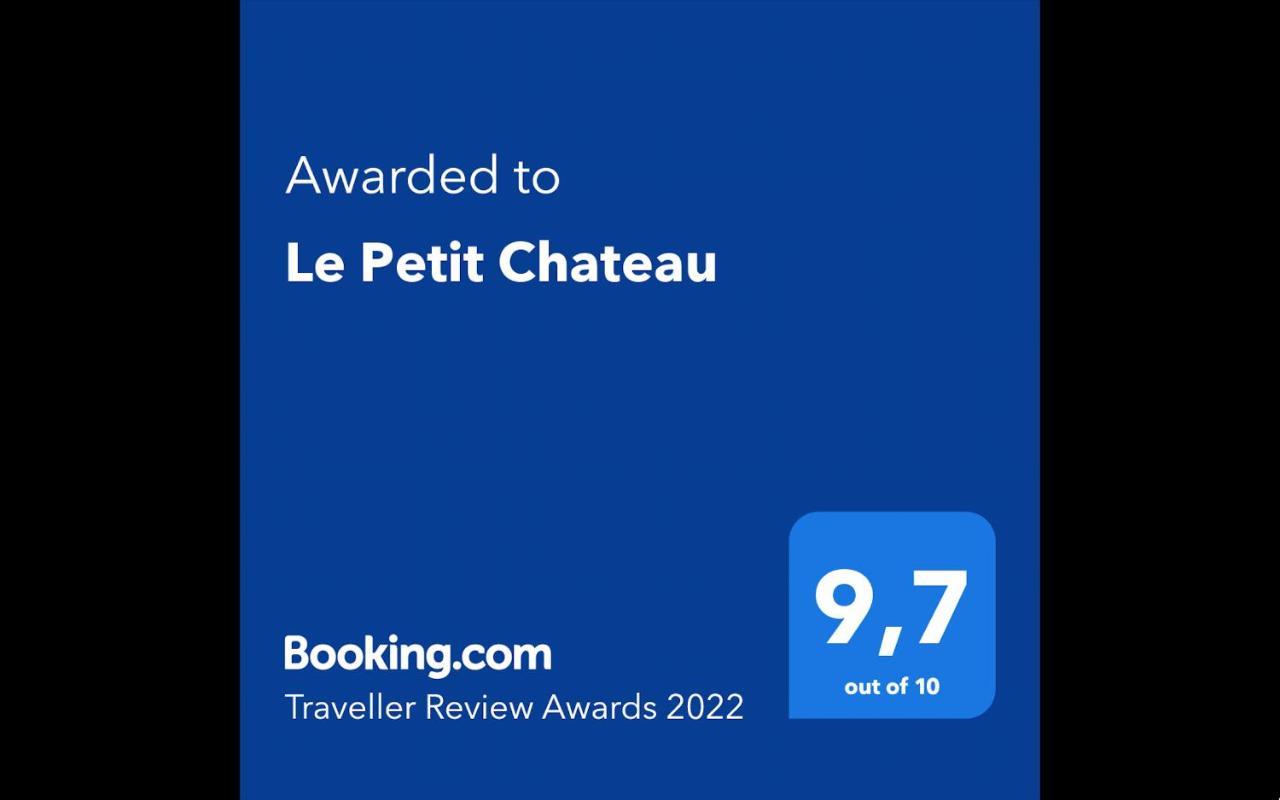 לה בוג Le Petit Chateau - Adults Only Property מראה חיצוני תמונה