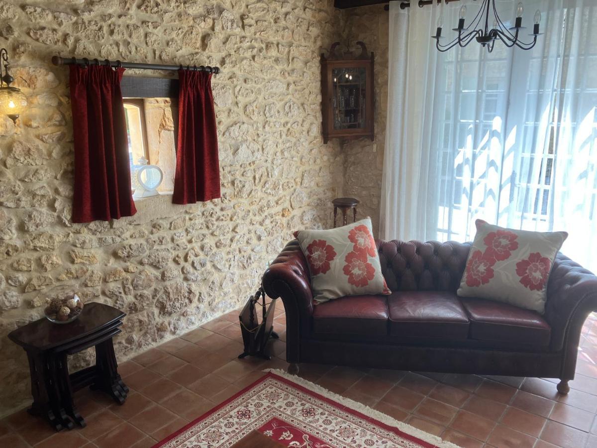 לה בוג Le Petit Chateau - Adults Only Property מראה חיצוני תמונה