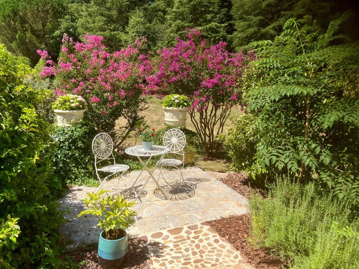 לה בוג Le Petit Chateau - Adults Only Property מראה חיצוני תמונה