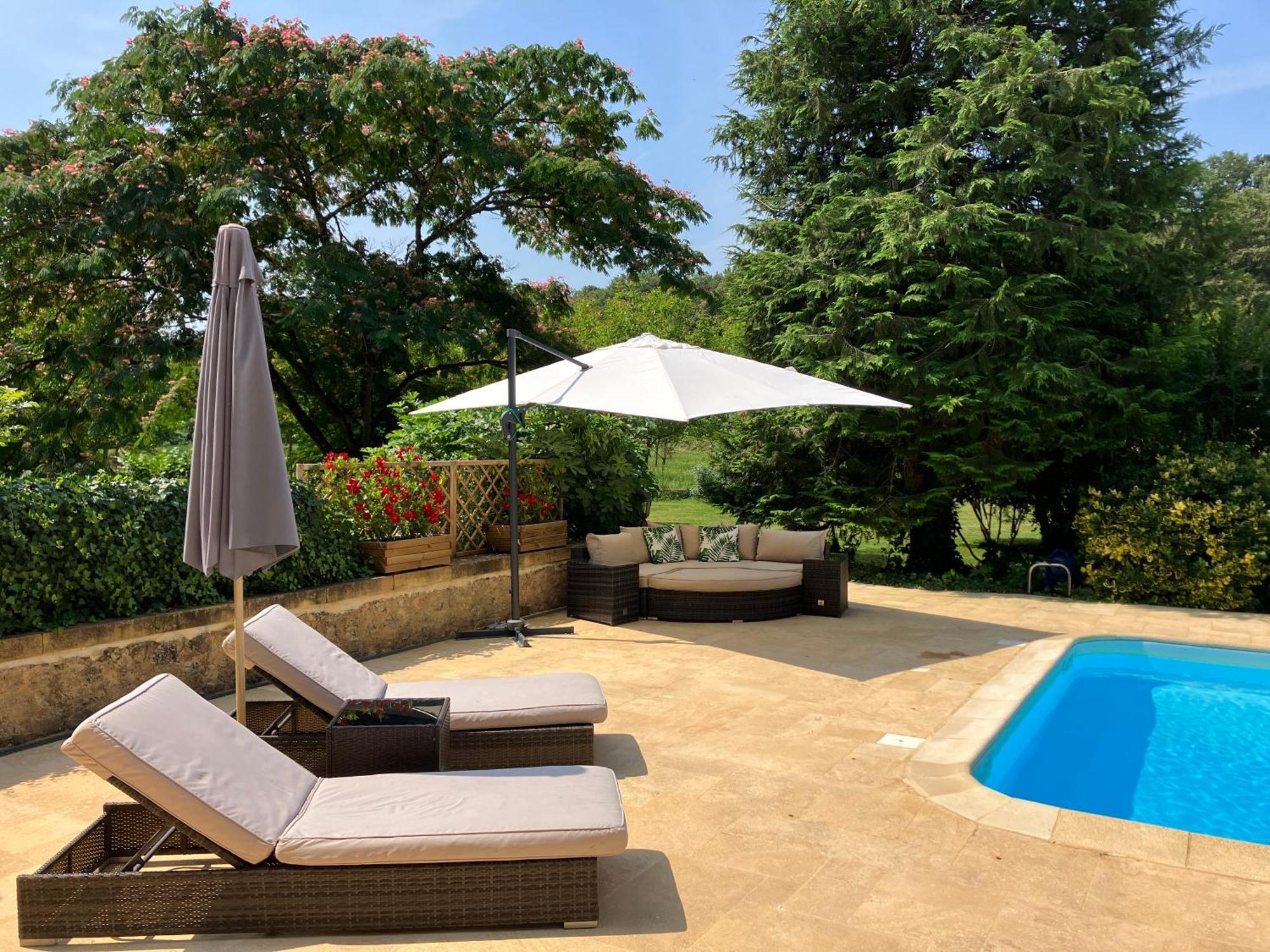 לה בוג Le Petit Chateau - Adults Only Property מראה חיצוני תמונה