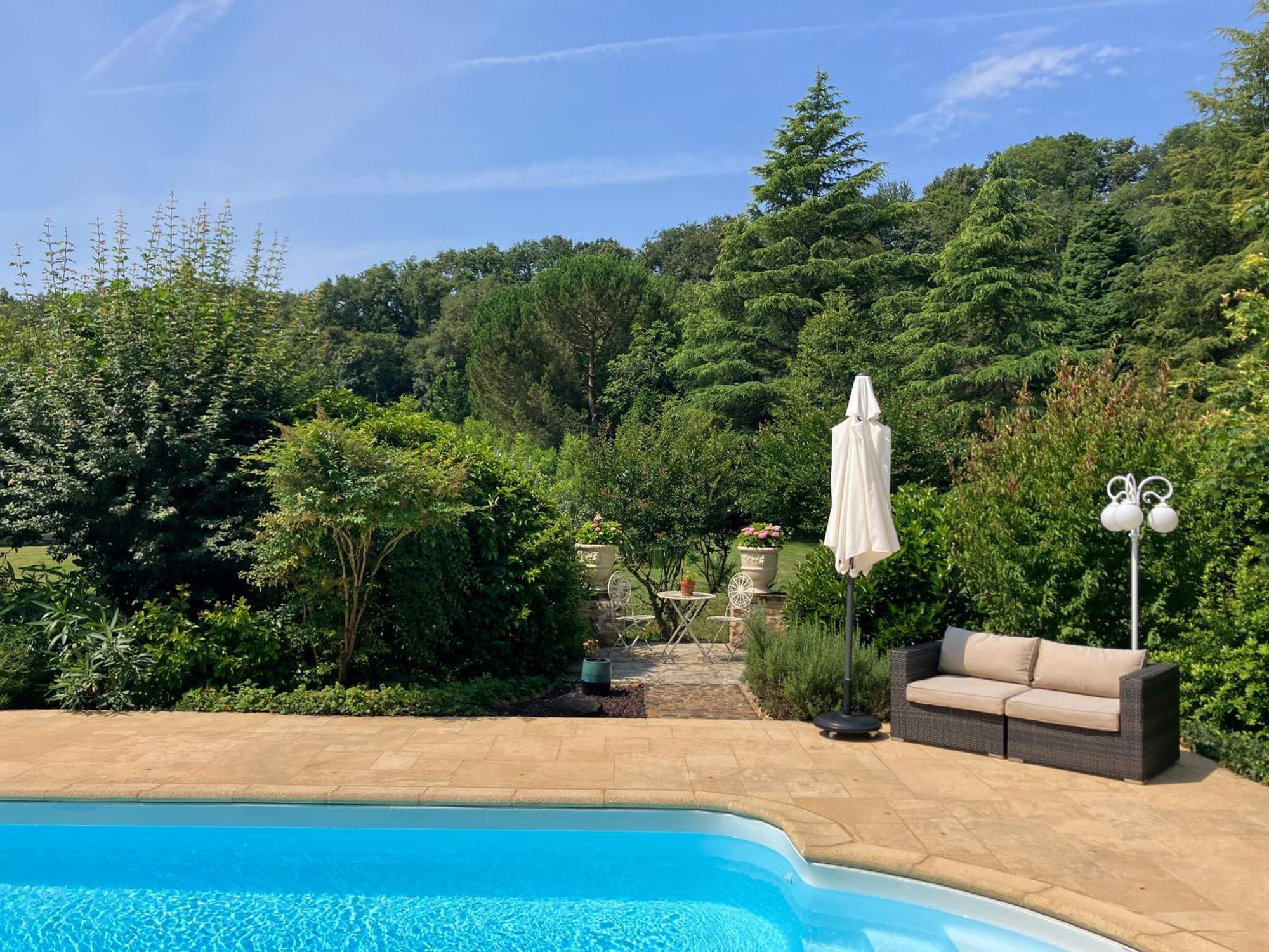 לה בוג Le Petit Chateau - Adults Only Property מראה חיצוני תמונה